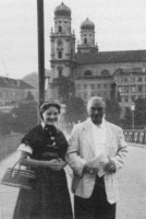 Hans von der Au mit Hilda Fraas, aufgenommen in Passau