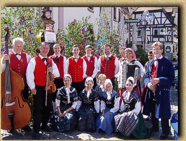 Die Brunnenschmücker Pfingsten 2004